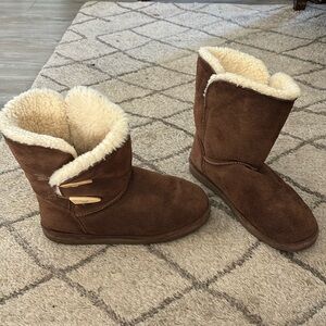 🌸 Bearpaw boots size 11